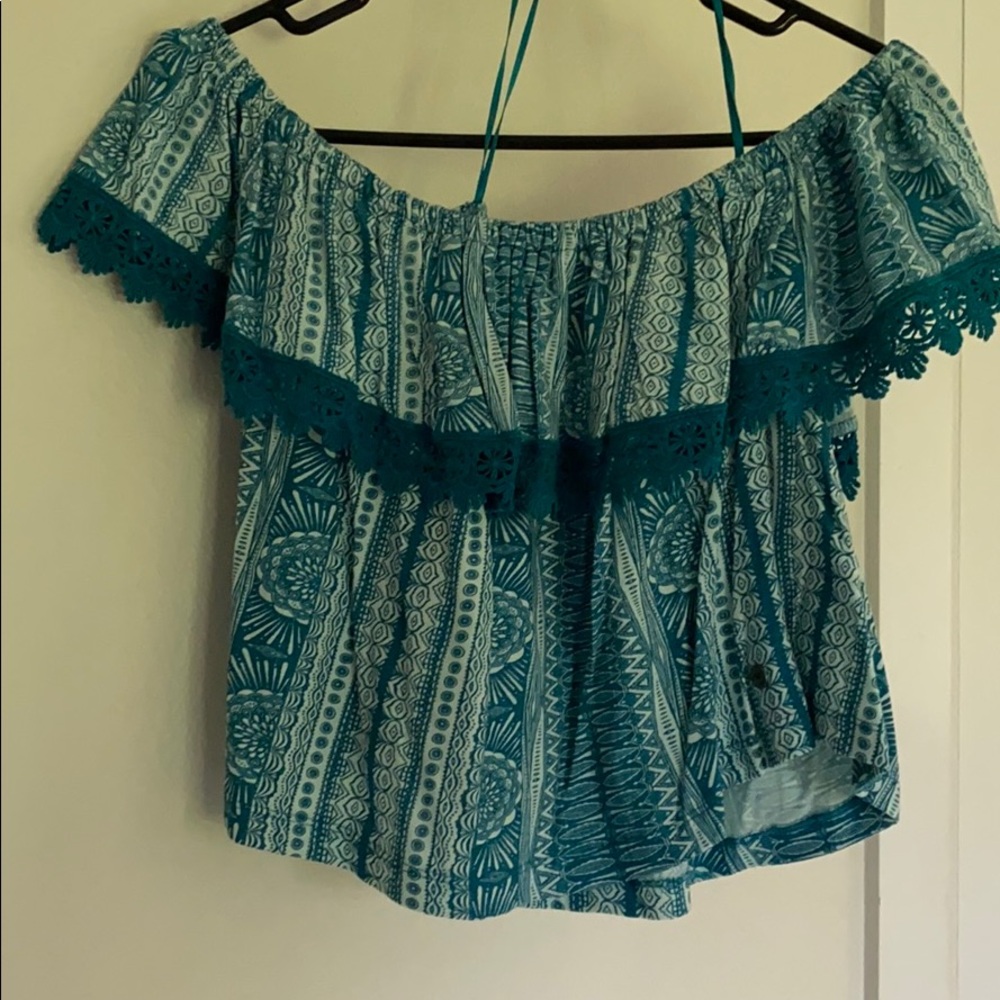 Off the shoulder Roxy top